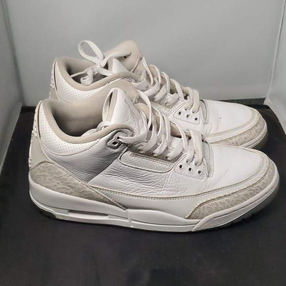 White Jordan 3s - Picture 4 of 6